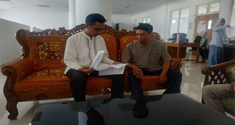 Ketua Demisioner Forum PPPK Lombok Tengah, Dayat berkoordinasi dengan Sekretariat DPRD Lombok Tengah terkait rencana hearing Forum Calon PPPK dengan legislative setempat.